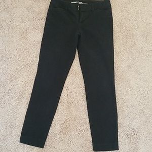 Black ankle length pixie pants.
